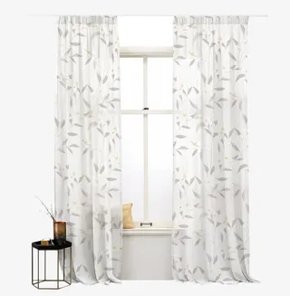 白色树叶的窗帘实物免抠