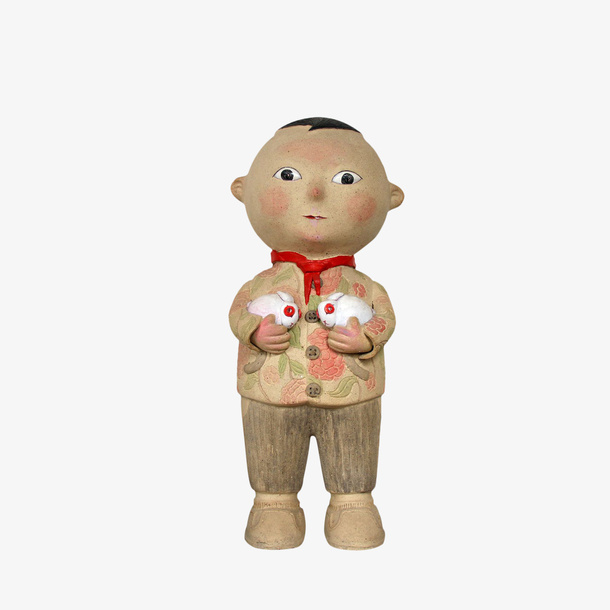 实物抱着两只兔子的小男孩素材免抠
