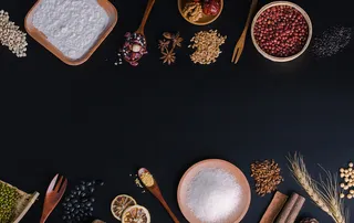 月饼食物配料桌面摆拍黑色背景高清