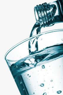 往杯子中倒水免抠