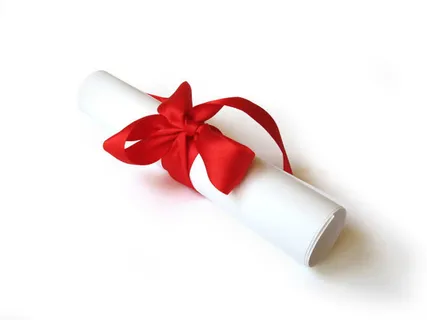 精致红色蝴蝶结纸卷免抠 精致红色蝴蝶结纸卷免抠