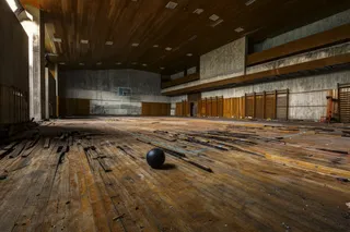 破旧的体育馆海报背景