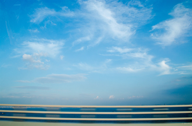 湛蓝天空背景免抠