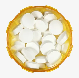 白色治愈黄色瓶子里的西药片实物免抠