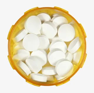 白色治愈黄色瓶子里的西药片实物免抠