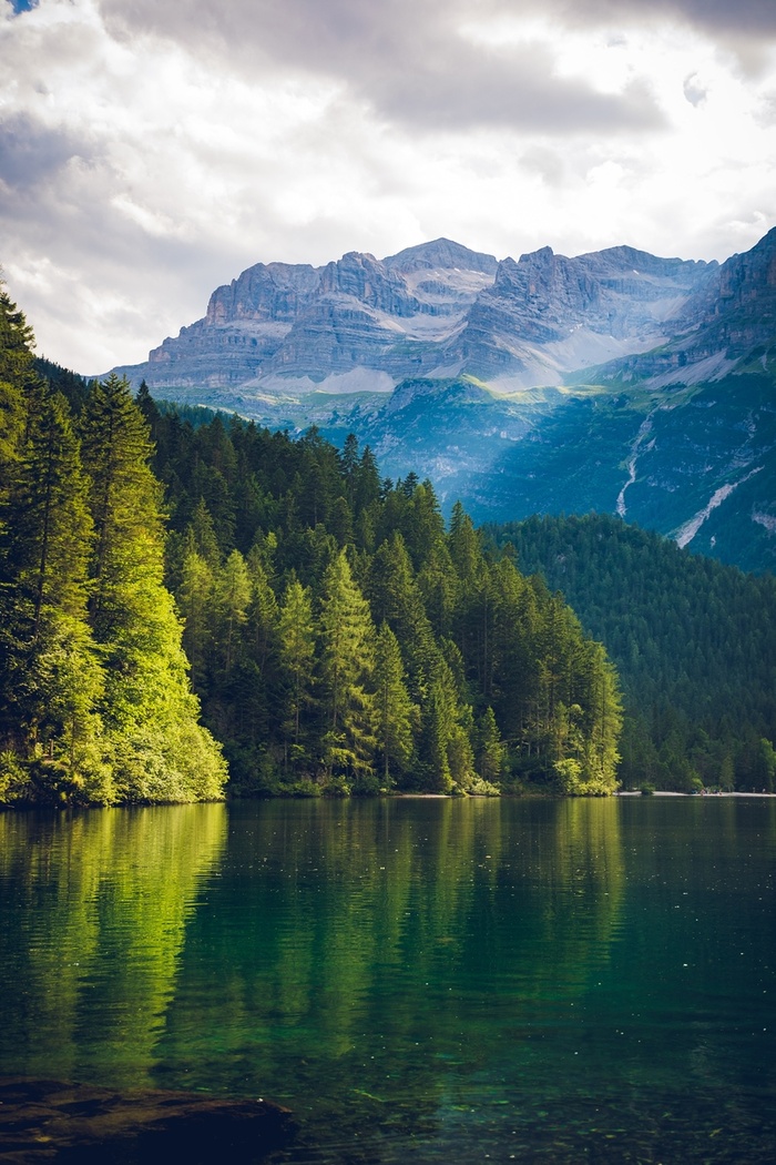 湖景山的倒影风景高清