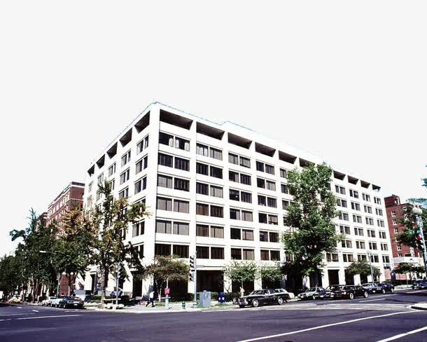 仰视学校教学楼建筑免抠