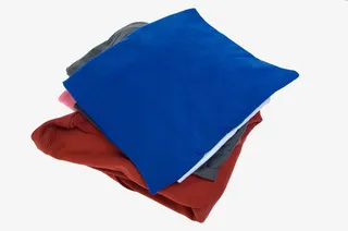 一堆衣服摄影免抠