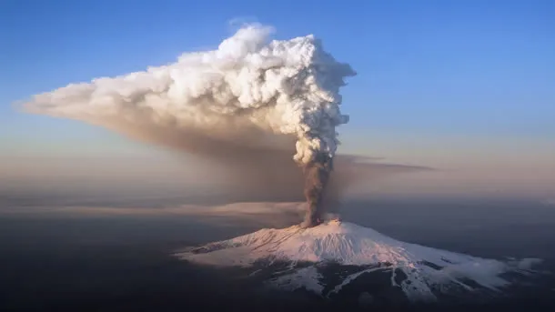 壮丽火山喷发景观免抠