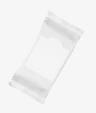 一包白色没开封的湿纸巾实物免抠