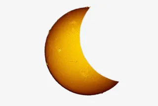 金黄色的弯弯的月亮免抠
