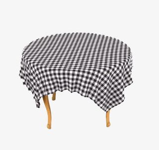 桌面上的黑白格子桌布免抠