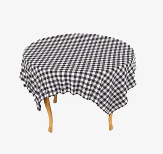 桌面上的黑白格子桌布免抠