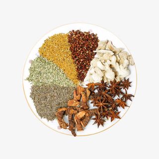 产品实物五香八角调味品拼盘免抠
