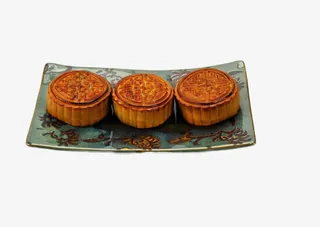 盘子中的月饼素材图片免抠