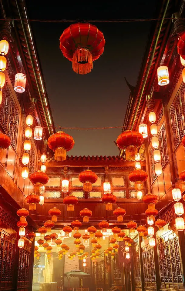 中国风新年红灯笼古镇海报背景免抠背景古典/中国风元素
