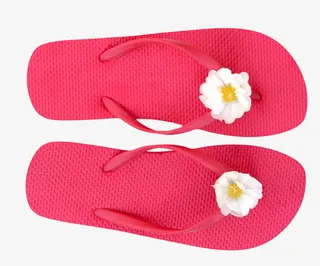 纯红色带小花度假海边沙滩鞋实物免抠