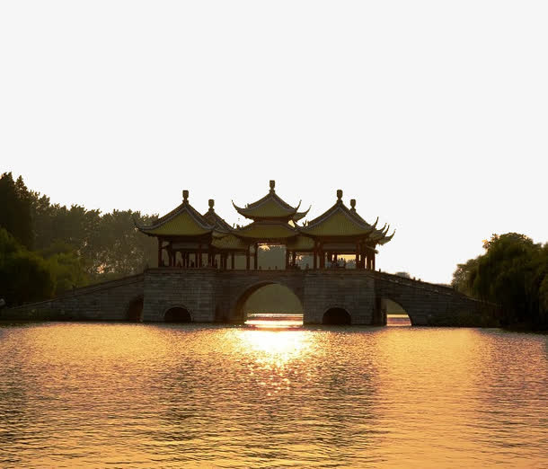 金色湖面上的五亭桥免抠