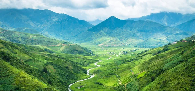 清新简约绿色大山背景高清 清新简约绿色大山背景高清