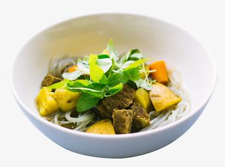 白碗番茄牛腩米线免抠