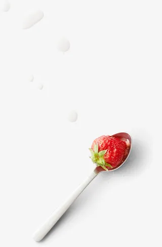 白色梦幻牛奶草莓免抠