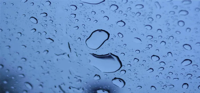 玻璃上的水滴背景高清