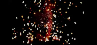 灯火阑珊烟花高清