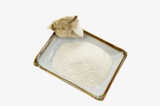 方碟子里的魔芋粉免抠