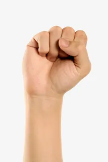 握拳宣誓坚定的手势免抠 握拳宣誓坚定的手势免抠