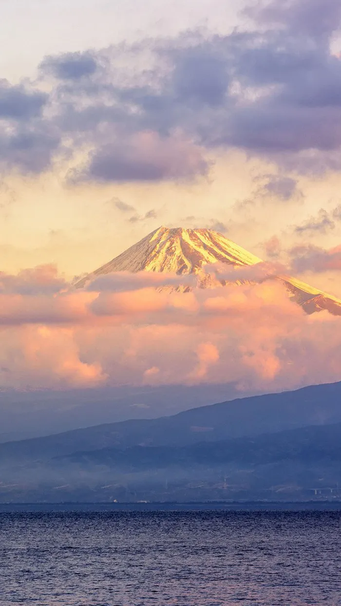 彩色云霞山峰手机端H5背景高清