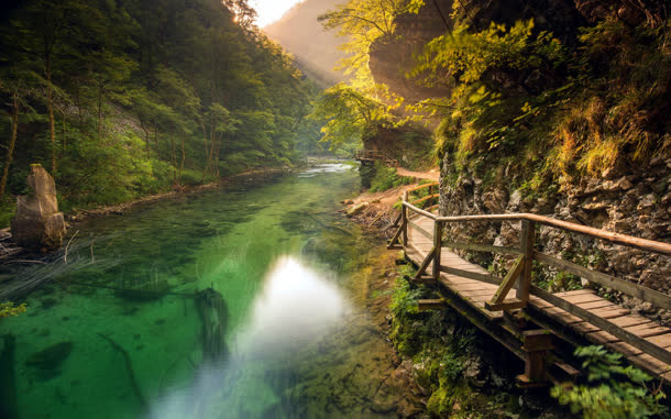 山间溪流木桥海报背景