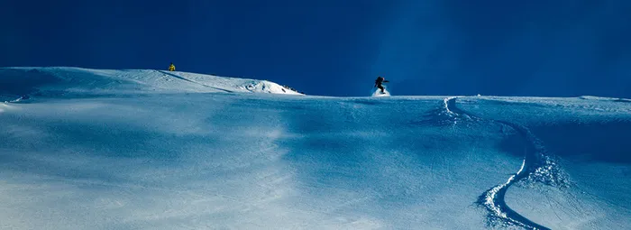 滑雪背景图高清