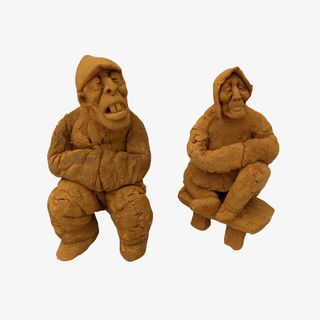 泥塑晒暖的老人免抠