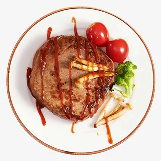 摆好盘的牛排免抠