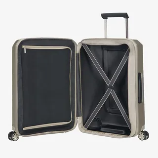 打开的拉杆箱免抠