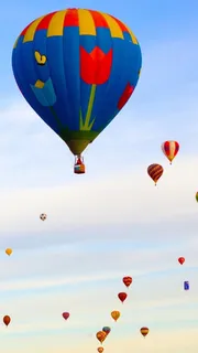 五彩斑斓热气球手机H5背景高清