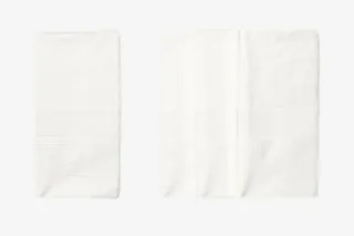 两张白色带褶皱的纸巾实物免抠