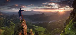 登山人背影山峰风景banner高清摄影风景背景