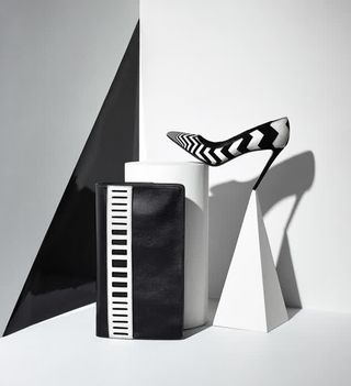 高跟鞋白色背景简洁