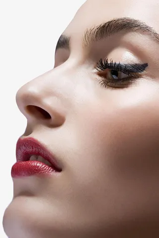 女人面部特写免抠