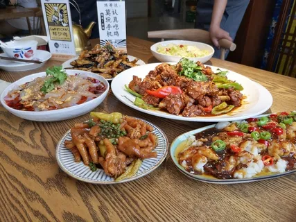 一桌好吃的饭菜高清