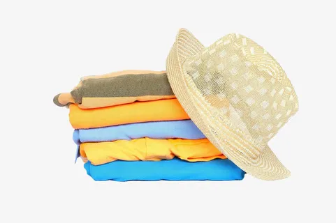 帽子和一堆彩色衣服免抠