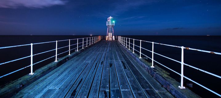 夜色木桥海报素材高清