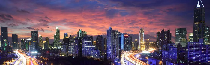 霓虹闪烁的城市夜景高清