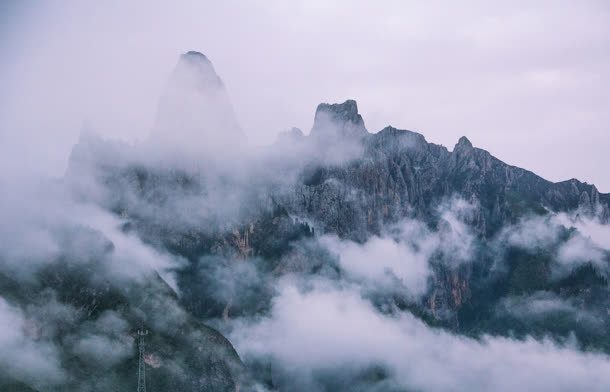 薄雾山峰早晨摄影免抠