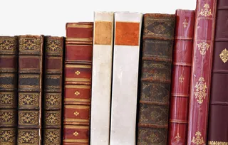 摆放好的原文书免抠