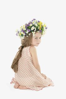 戴花环的小女孩免抠