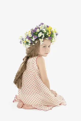 戴花环的小女孩免抠