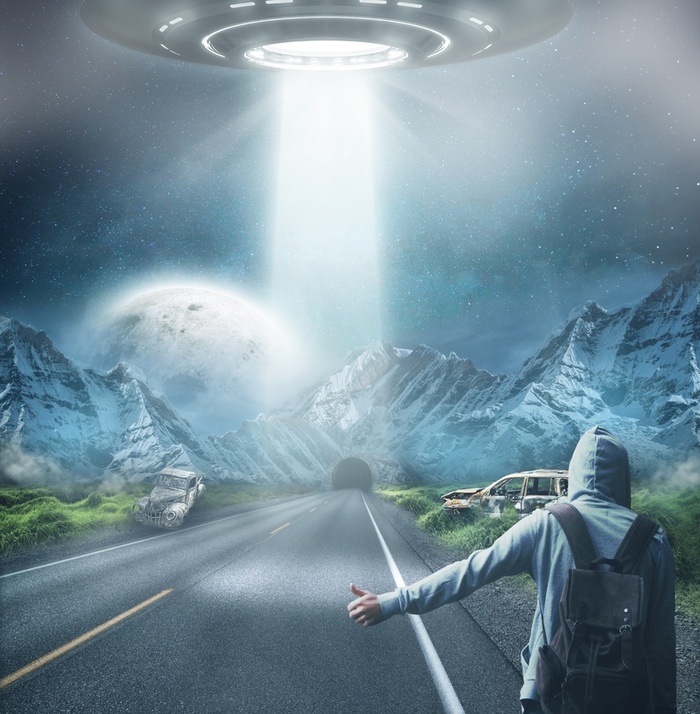 旅行者与UFO背景高清