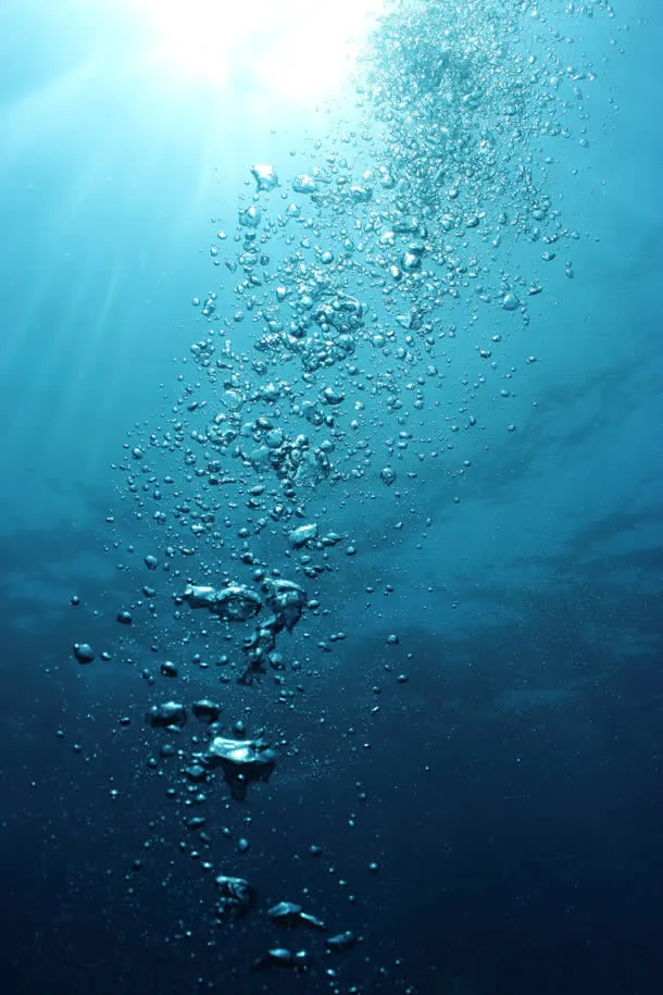 水珠蓝色背景阳光